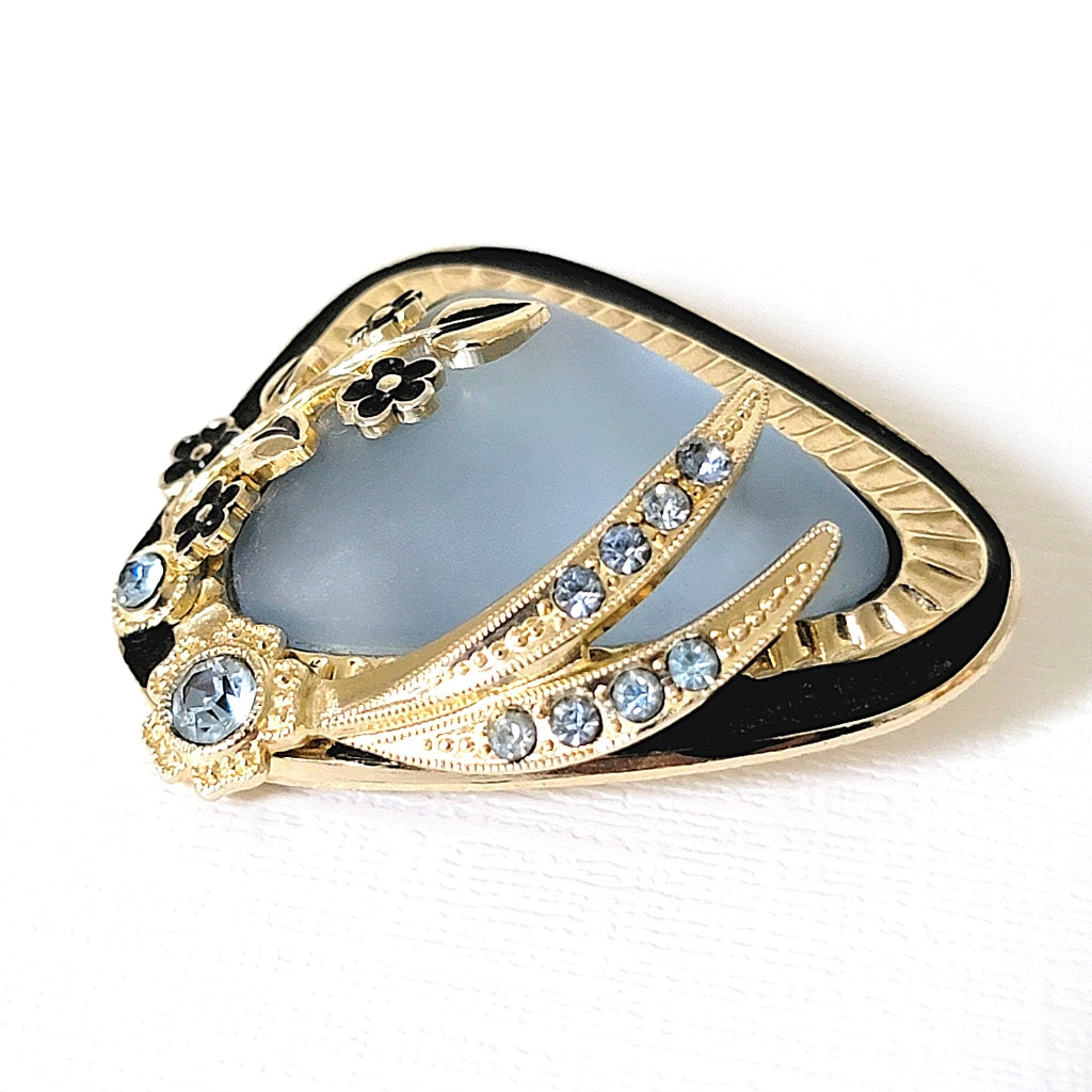 Blue glass and rhinestones in a vintage brooch.