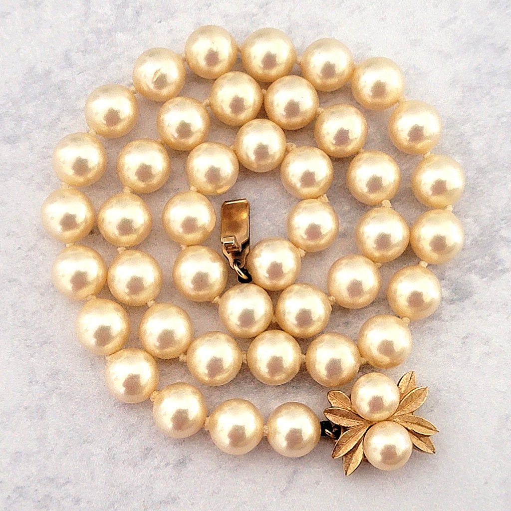 Vintage glass pearl beaded choker.