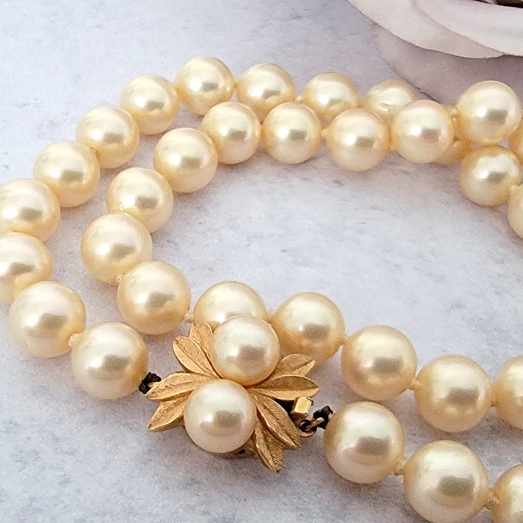 Fancy gold tone leafy box clasp on a vintage necklace.