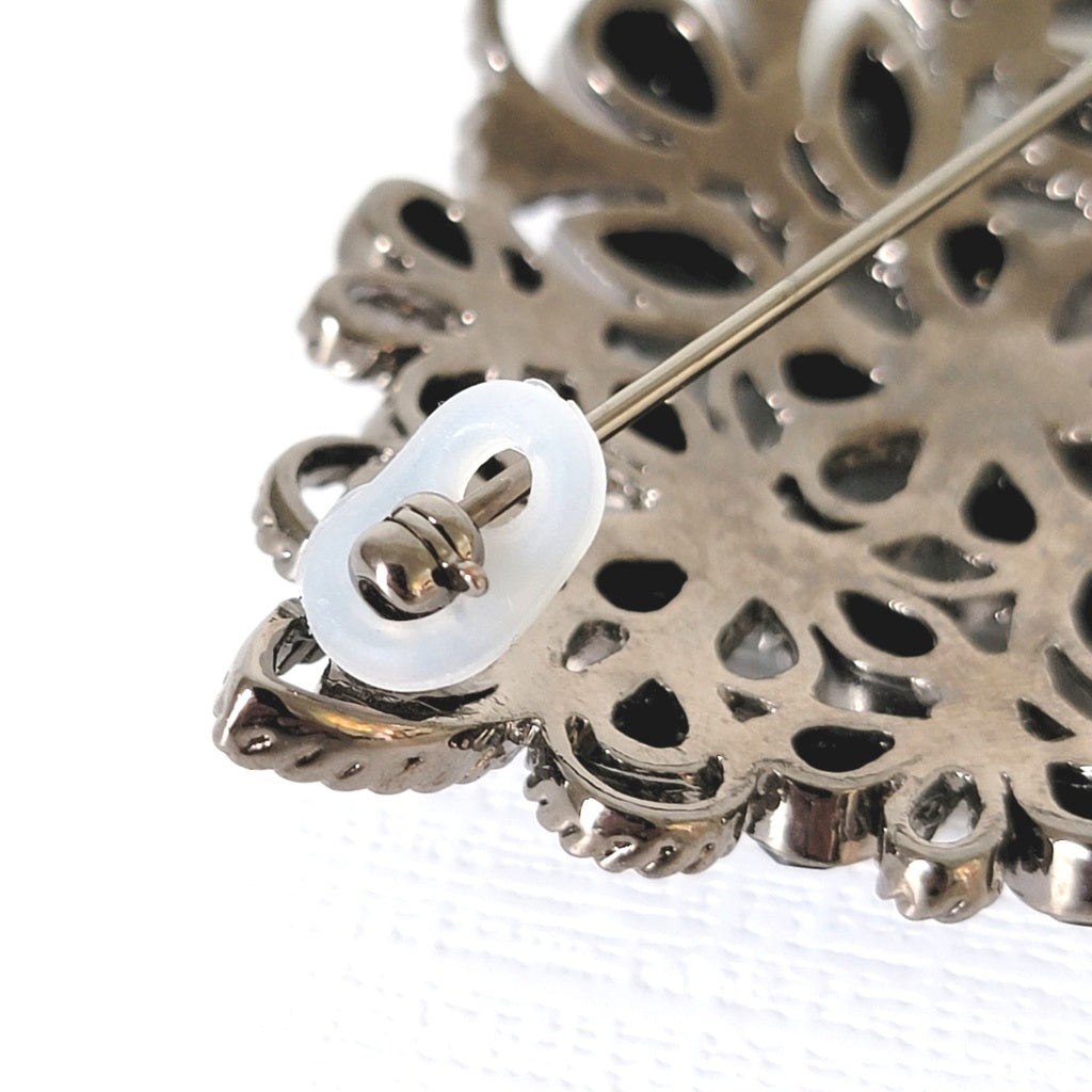 Silicone brooch lock.