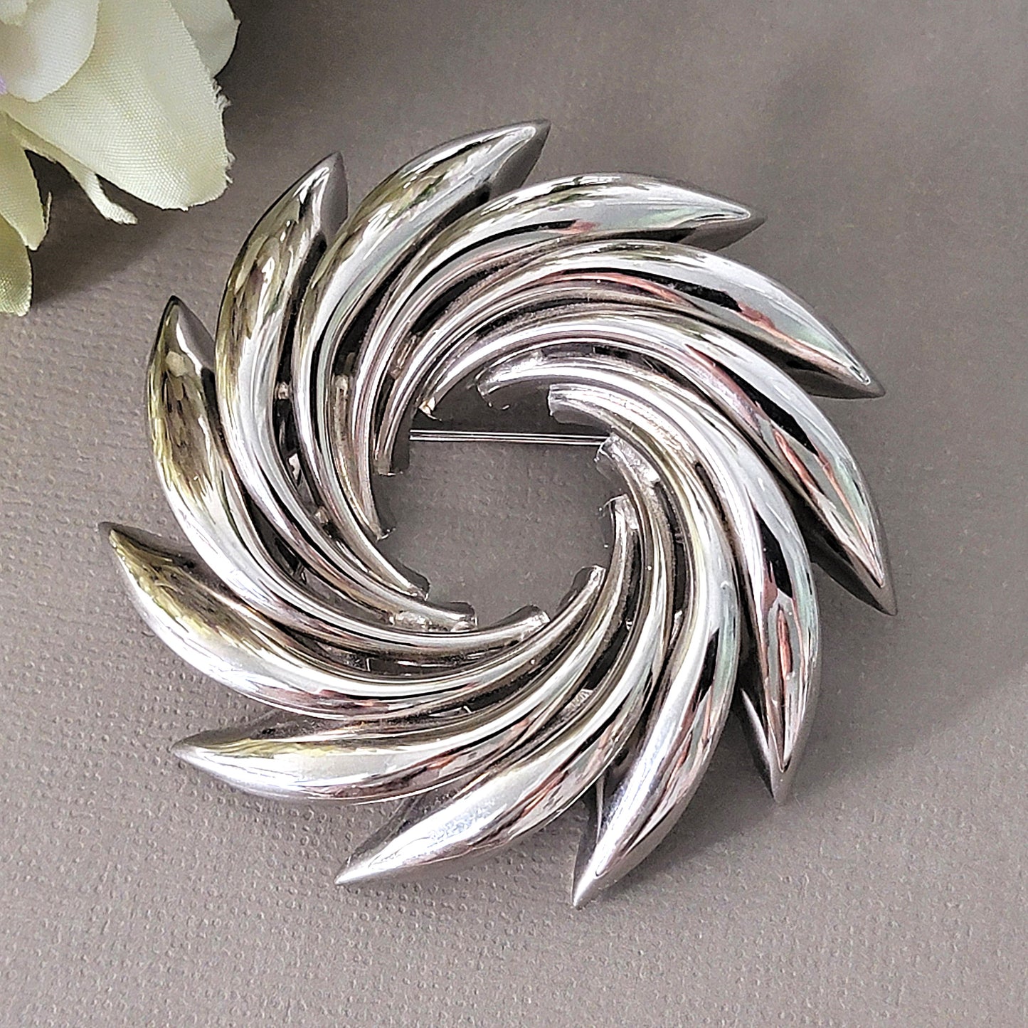 Vintage silver tone spiral wreath shaped brooch.