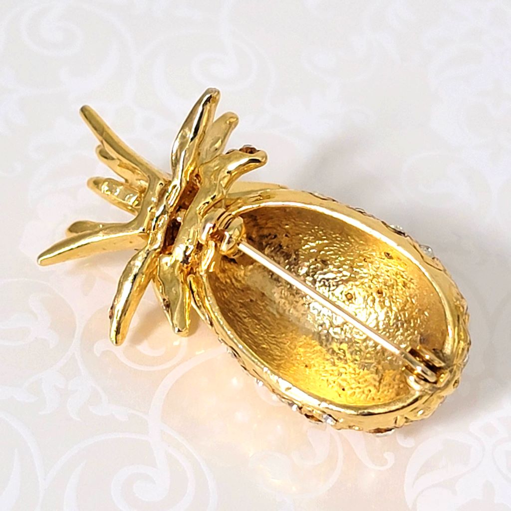 Back view of rhinestone pineapple brooch.