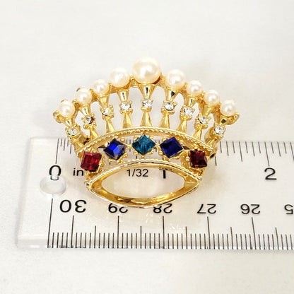 Crown brooch with ruler.