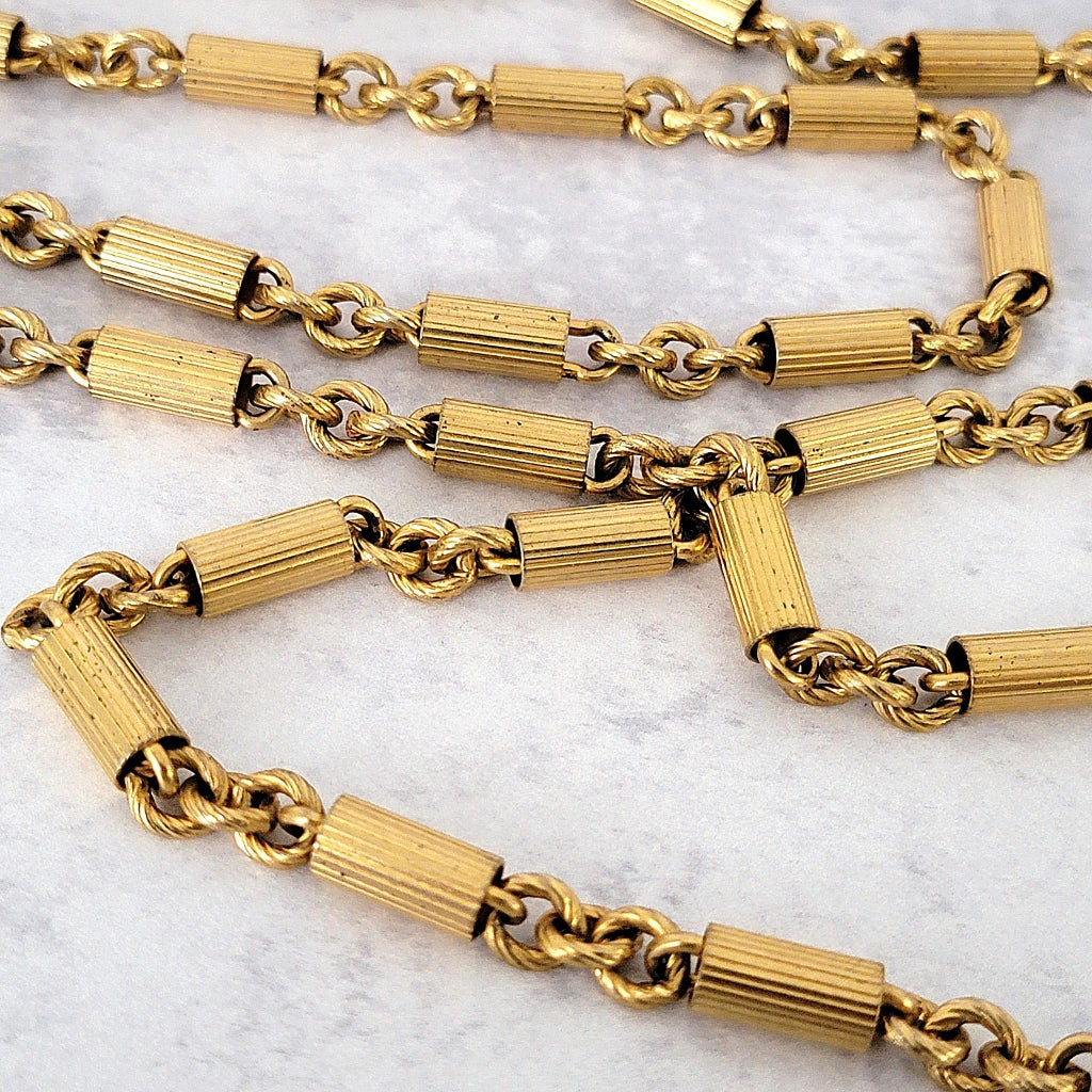Fluted tube gold tone necklace links.