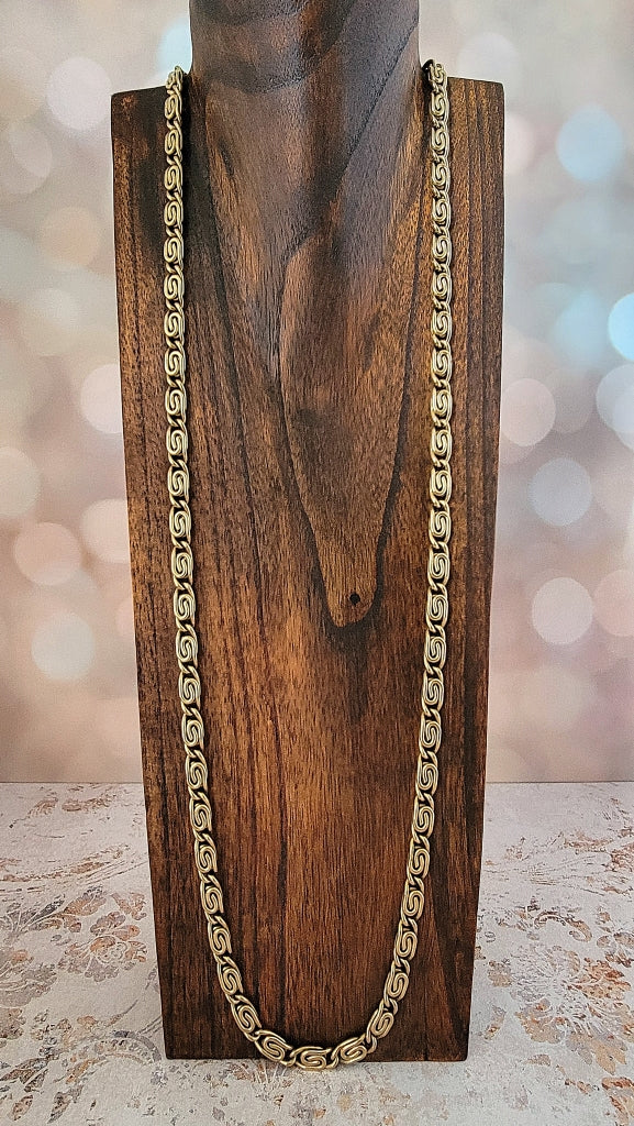 Long snail chain on a display stand.