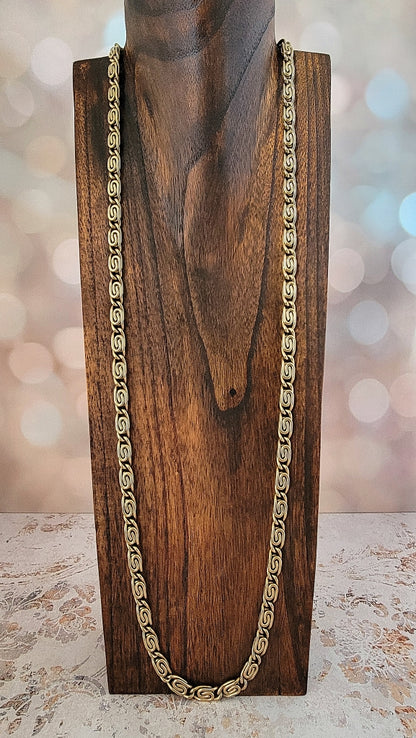 Long snail chain on a display stand.
