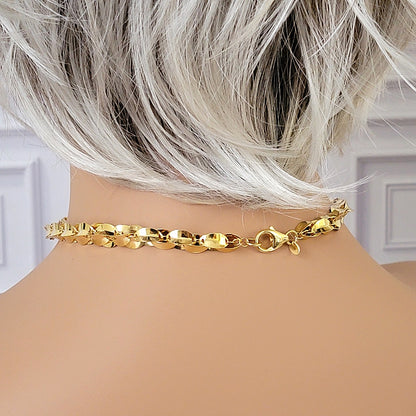 Back clasp of a necklace on a mannequin.