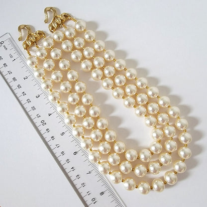 Faux pearl necklace with ruler.