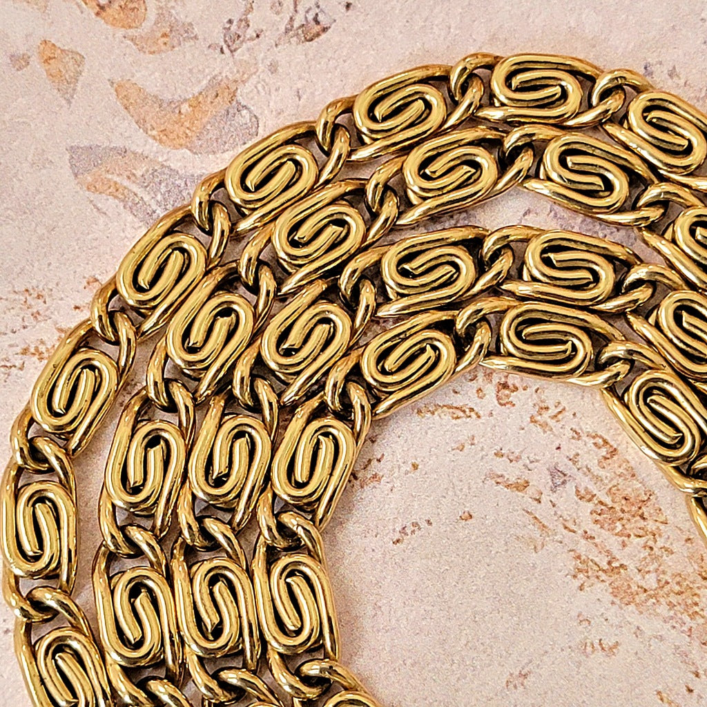 Gold tone flat snail chain links.