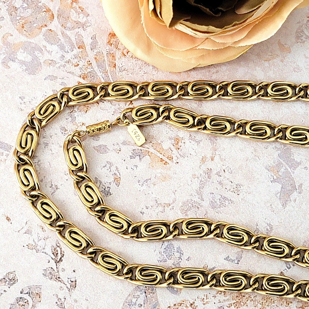 1928 jewelry brand gold tone necklace.