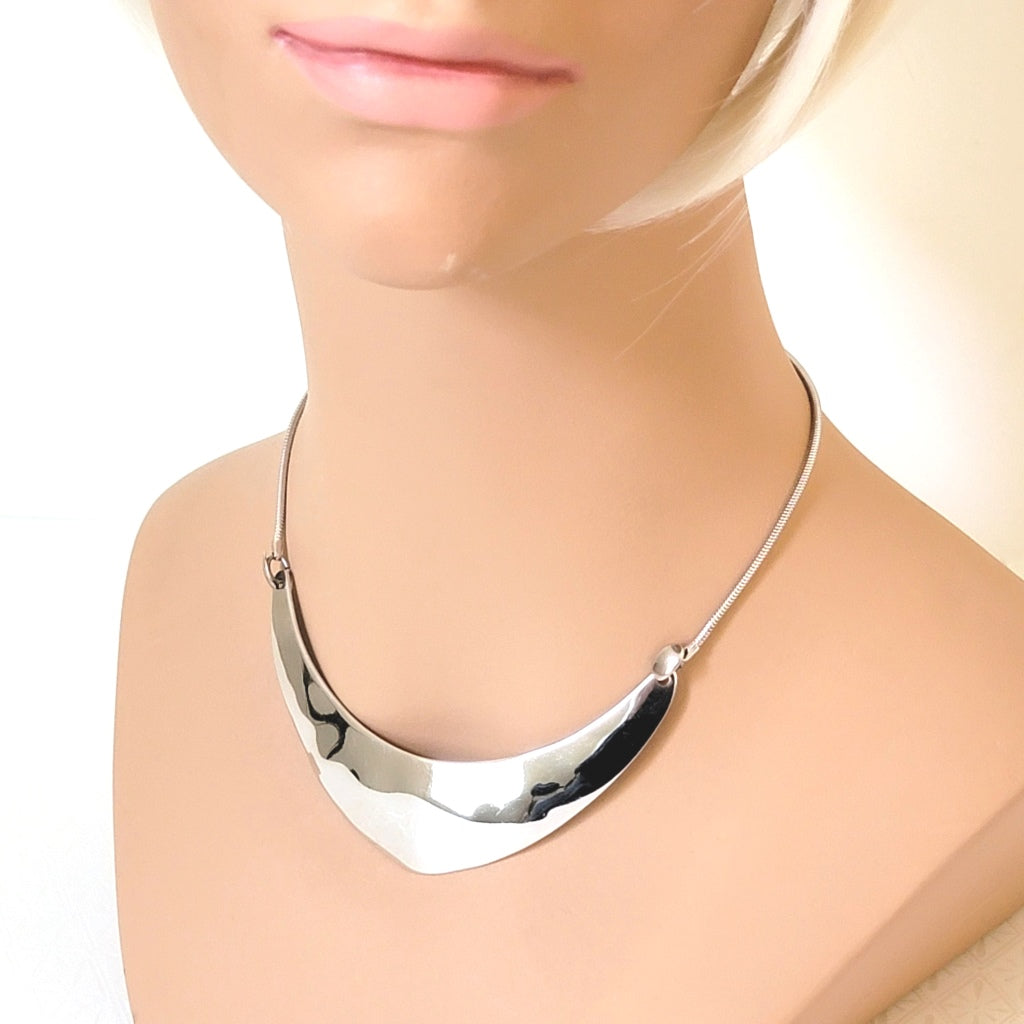 Napier modernist choker on mannequin.
