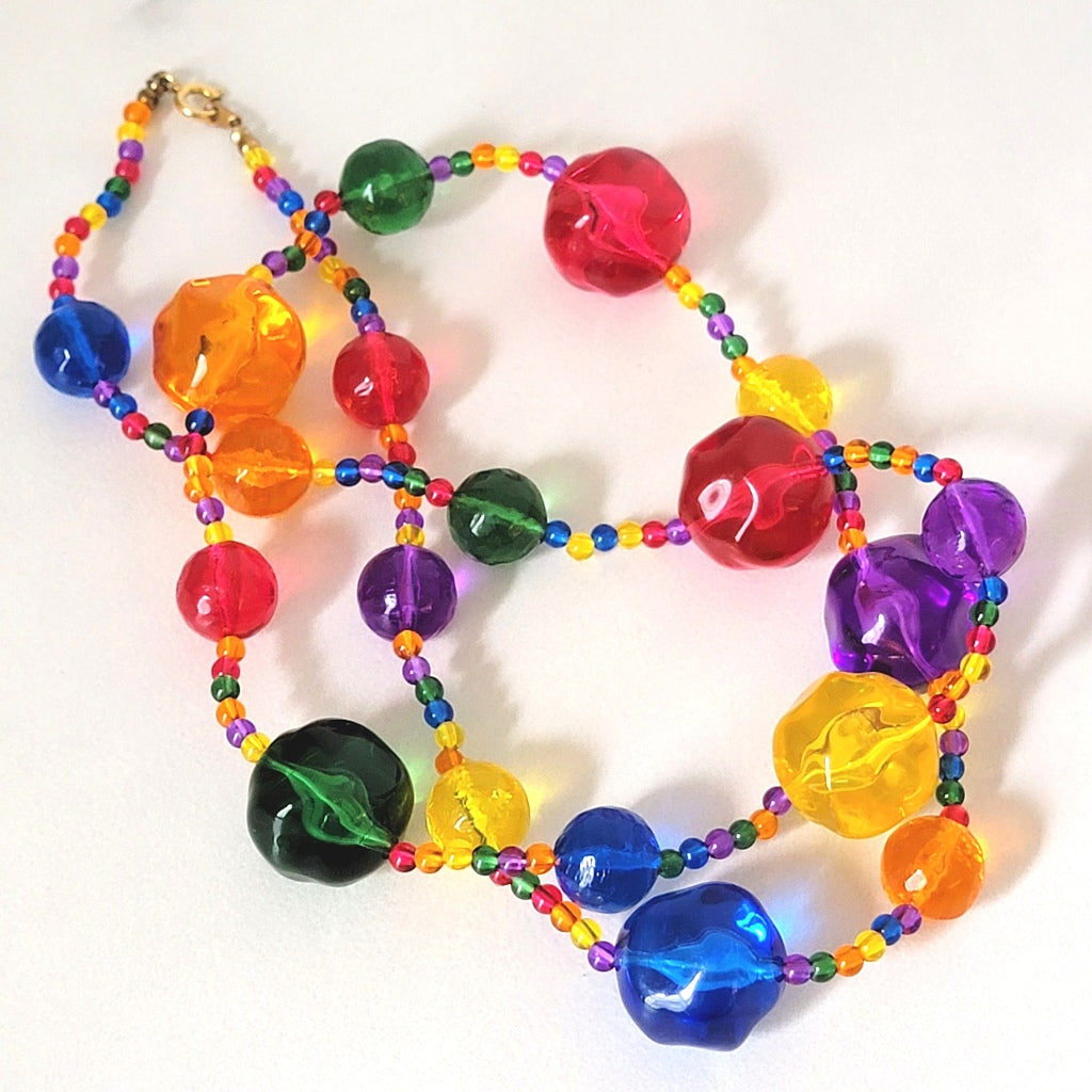 Vintage bright color chunky beaded necklace.