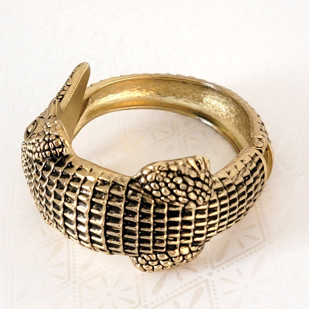 Alligator clamper back view
