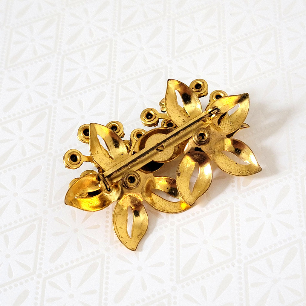 back view of 40s double flower pin