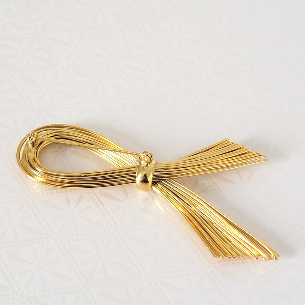 Back view of Gantos, gold tone wire brooch.