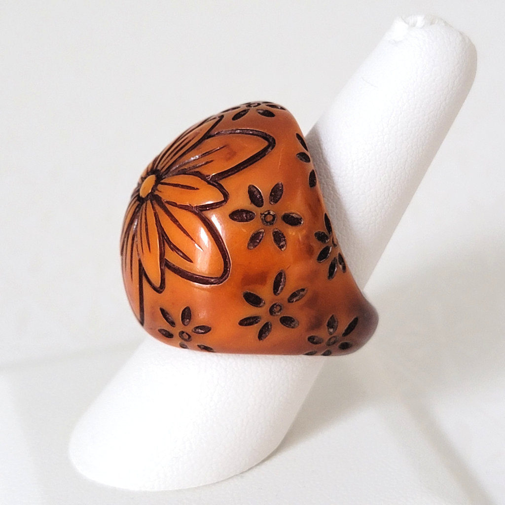 Side view of plastic flower dome ring.