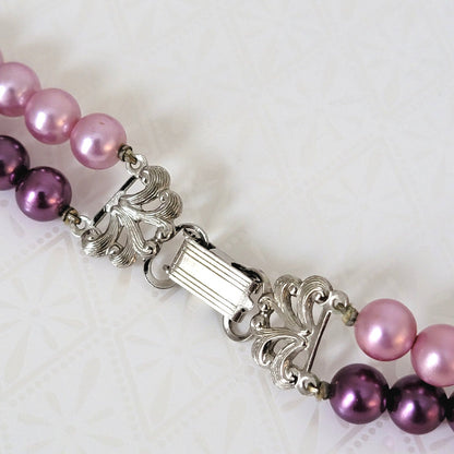 Closeup view of the clasp on a vintage faux pearl choker.